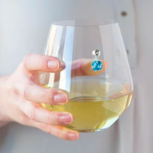 Magnetic wine charms for stemless glasses